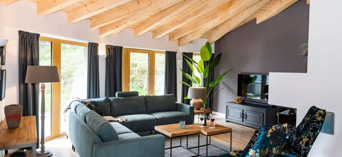 Luxus-Penthouse in Kaprun – Außenansicht und Wohnbereich